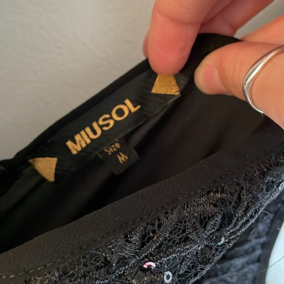 Dress warn once in a wedding. Great condition - Picture 4 of 5